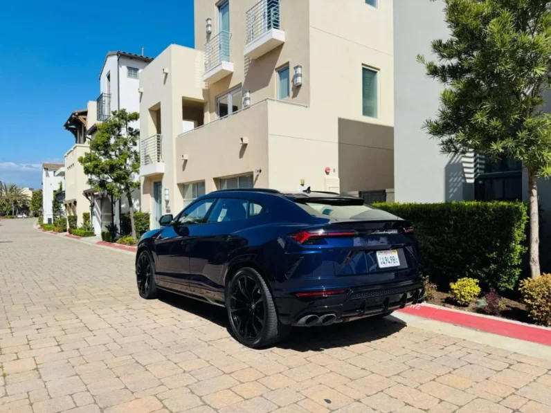 2021 Lamborghini Urus Sport