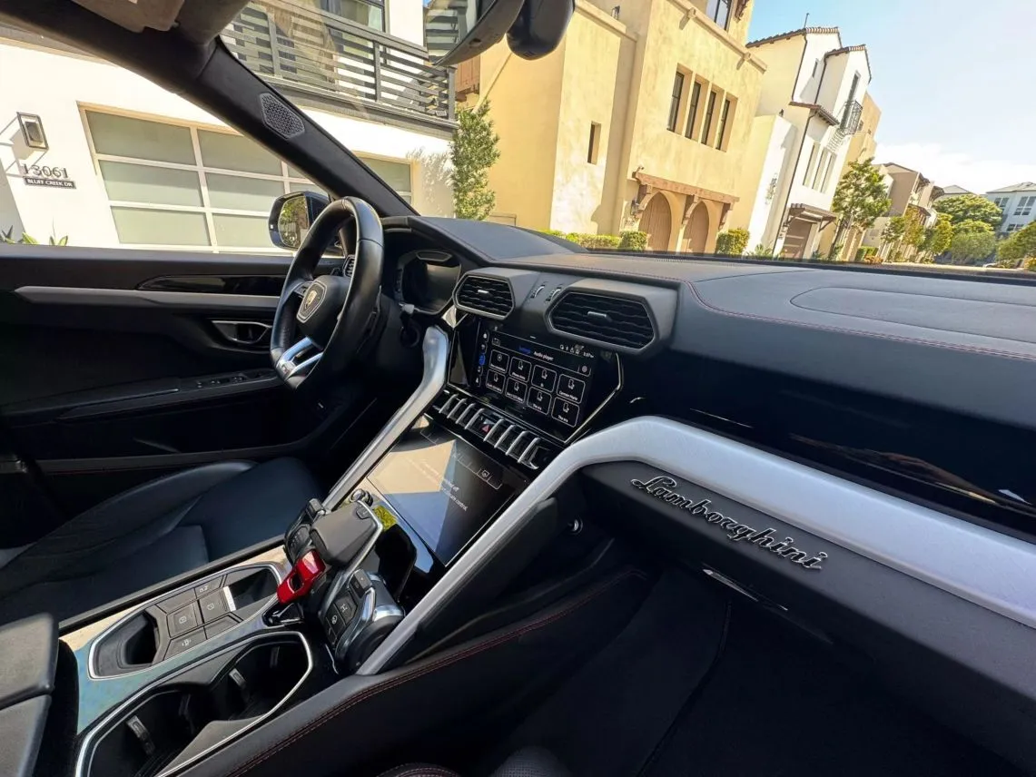 2021 Lamborghini Urus Sport